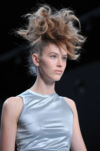 Look 16